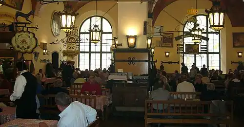 Внутри Хофбройхауса