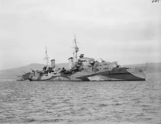 Лёгкий крейсер «Сцилла» на якоре в Клайде, 25 июня 1942 года