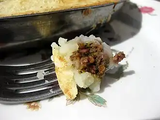 Пастуший пирог с лионским соусом