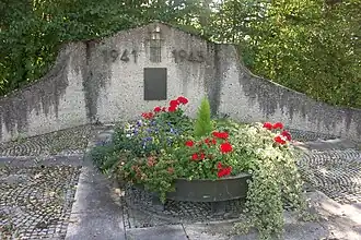 Памятник на территории лагеря