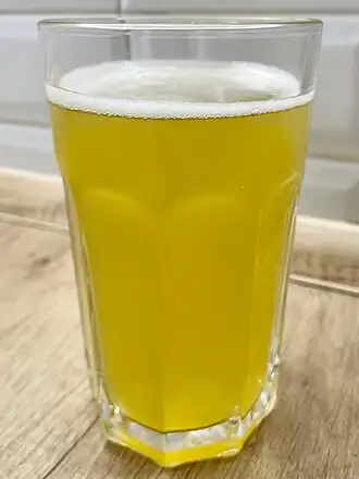 Хард-зельцер с добавлением сока манго