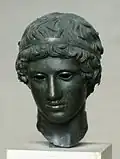 Бронзовая голова юноши
