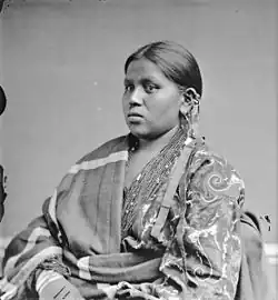 Девушка племени виннебаго в традиционной одежде