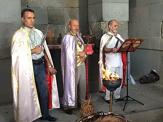 Жрецы-арординеры проводят церемонию в храме Гарни