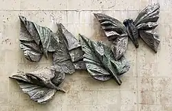 Скульптурная композиция на фасаде северо-восточного вестибюля