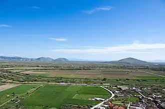 Вид из деревни Клокотос, близ древнего Фаркадона, на равнину Камбос