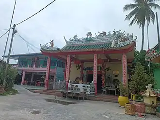 Китайский храм Hock Leng Keng. Со скульптурой краба на крыше.