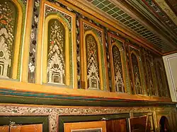 Северная стена гостиной