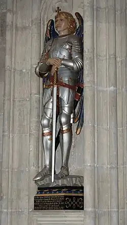 Памятник виконту Хью Тренчарду