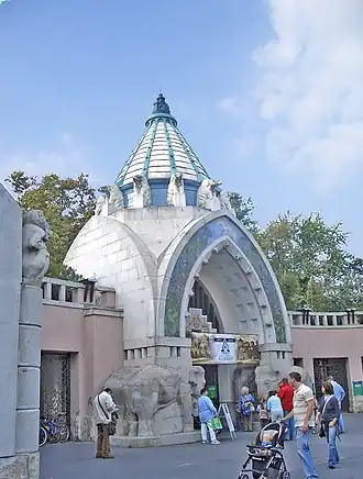 Вход в зоопарк