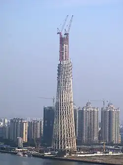Строительство сетчатой 610-метровой телебашни в Гуанчжоу, Китай