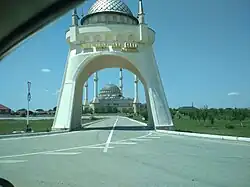 Вид мечети со стороны автомобильной дороги «Кавказ» Р-217.