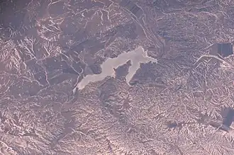 Вид на водохранилище с Международной космической станции в марте 2006 года