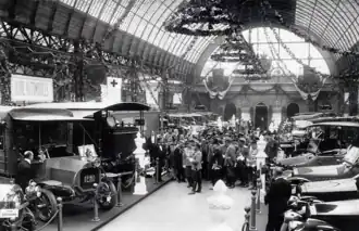 Николай II знакомится с экспозицией