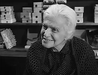 В фильме «Магазин на площади» (1965)