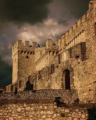 Вид северо-западной стены замка