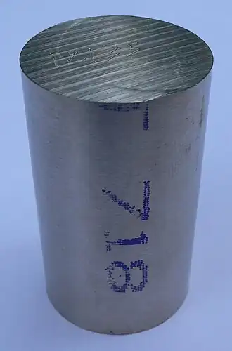 металл серого цвета