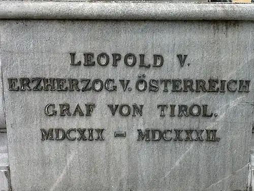 Табличка на памятнике