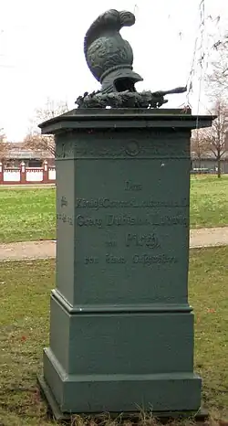 Памятник Пирху на его могиле, кладбище Инвалиденфридхоф