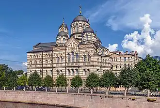 Вид со стороны реки Карповки