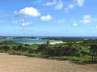 Вид на остров в бухте