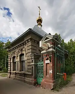 Часовня и выездные ворота