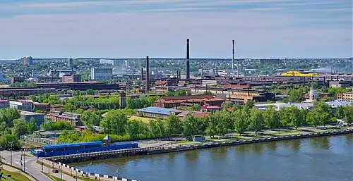 Вид на промплощадку со стороны Летнего сада