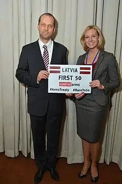 Янис Мажейкс и Элисон Питлак после подписания МДТО