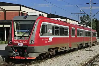 Дизель-поезд ДП-С (ЖС 711-039/040) на станции Пожега.Вид на вагон 711-039