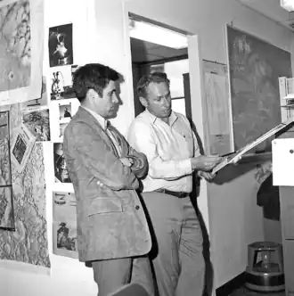 Харрисон Шмитт и Генри Холт (справа)