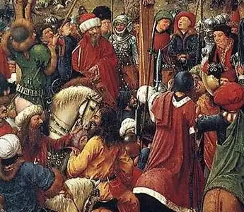 У основания креста собираются по-восточному одетые зеваки