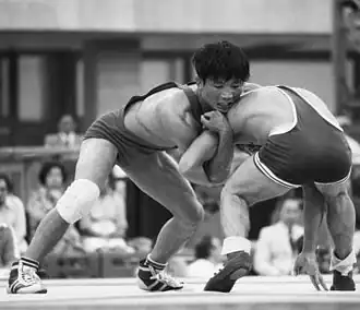 Чан Со Хон (лицом) против Сергея Корнилаева. 1980, Москва