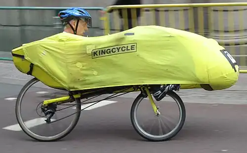 Лежачий велосипед с тканевым обтекателем