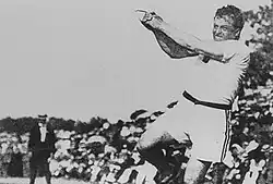 Джон Флэнаган во время метания молота