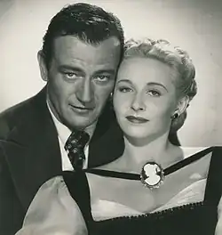 С Джоном Уэйном в фильме «Дакота» (1945)