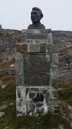 Памятник И. Петерсену в Нууке