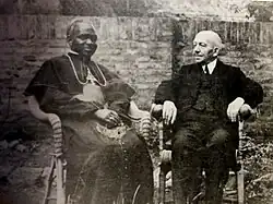 Джозеф Киванука (слева) и Вильгельм Клоер (справа), который был крестным отцом Кивануки во время его учёбы