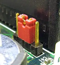 Джампер для перемыкания пары [2-го и 3-го] из четырёх штырей