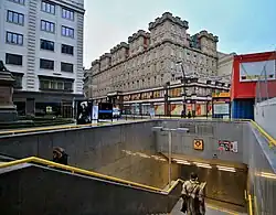 Вход на станцию на Юнгмановой площади