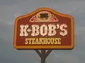 Местный ресторан, K-Bob's Steakhouse, выполненный в стиле Дикого Запада.