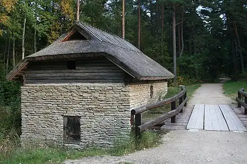 Водяная мельница деревни Кахалав Эстонском музее под открытым небом