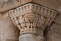 Орнамент из виноградных листьев и шишек, мечеть Укба