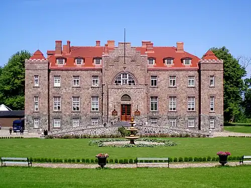 Главное здание мызы Кальви в 2008 году