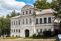 Здание на площади Макария Калязинского