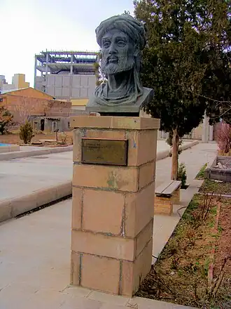 Бюст Камаля Худжанди в Тебризе, Иран