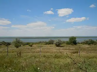 Вид в сторону Карагвольского залива со стороны села Надлиманское