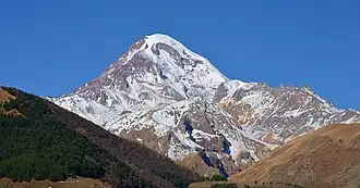 Гора Казбек, в честь которой назван парк