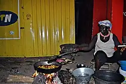 Торговка келевеле в Секонди-Такоради, Гана