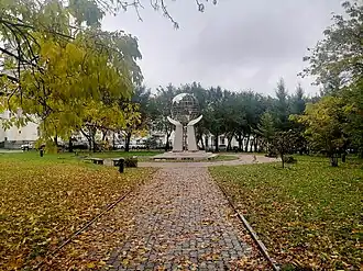 Сквер с монументом «Руки дружбы»