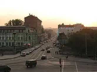 Начало улицы на закате